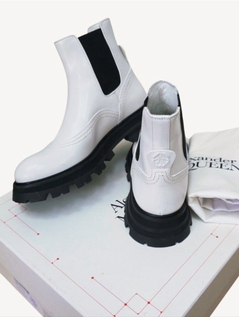 New Alexander McQueen Wander White Leather Chelsea Lug Boots, 38.5